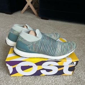 Men’s Adidas UltraBOOST LACELESS brand new
